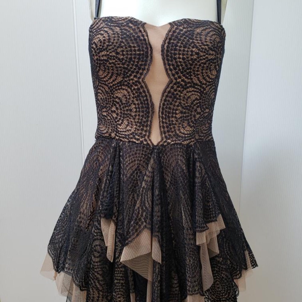 BCBGMAXARIA lace strapless short cocktail dress -